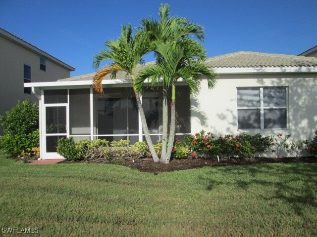 2677 Blue Cypress Lake Ct in Cape Coral, FL - Foto de edificio - Building Photo