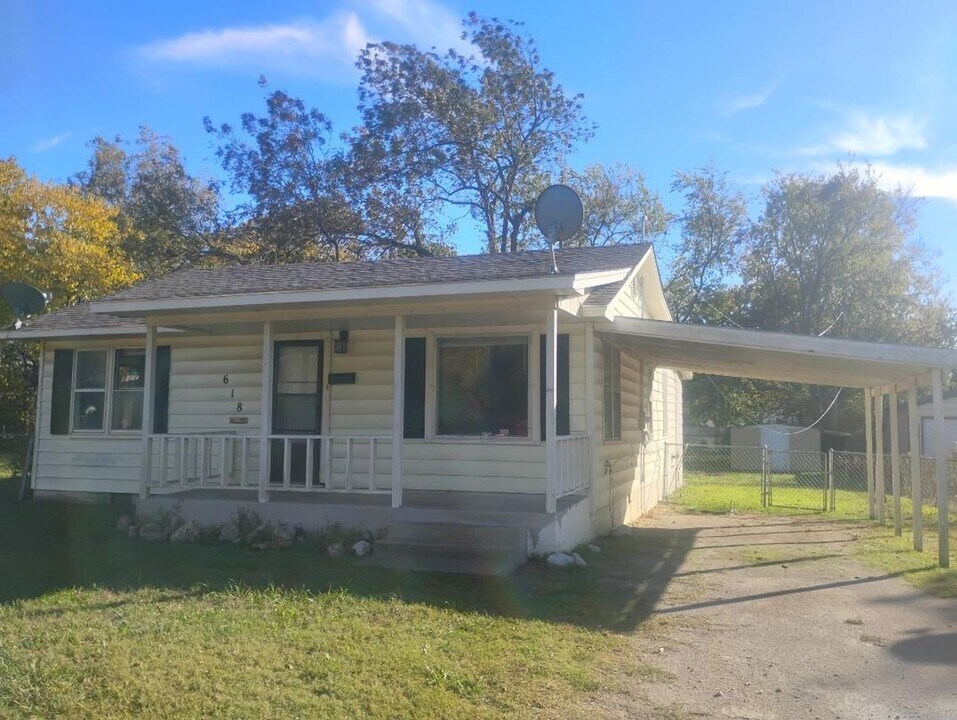 715 McLish Ave SW in Ardmore, OK - Building Photo