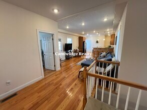 14 Flint St, Unit 1 in Somerville, MA - Building Photo - Building Photo