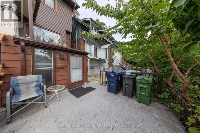 1366 Davenport Rd in Toronto, ON - Building Photo - Building Photo