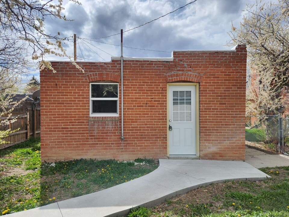 1212 N Jefferson St in Casper, WY - Building Photo