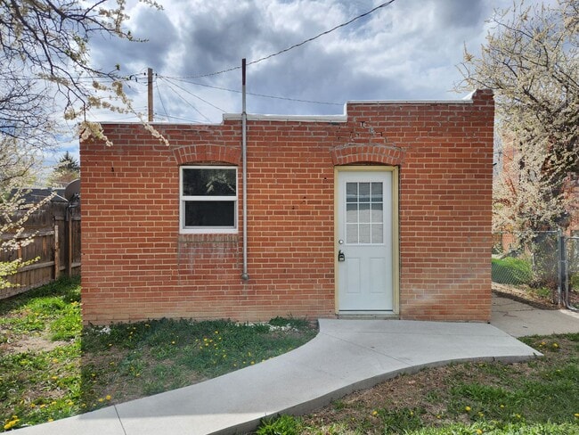 property at 1212 N Jefferson St