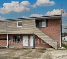 135 W Hendricks St in Shelbyville, IN - Building Photo