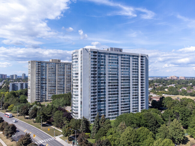 Sky Garden II in Toronto, ON - Building Photo - Building Photo