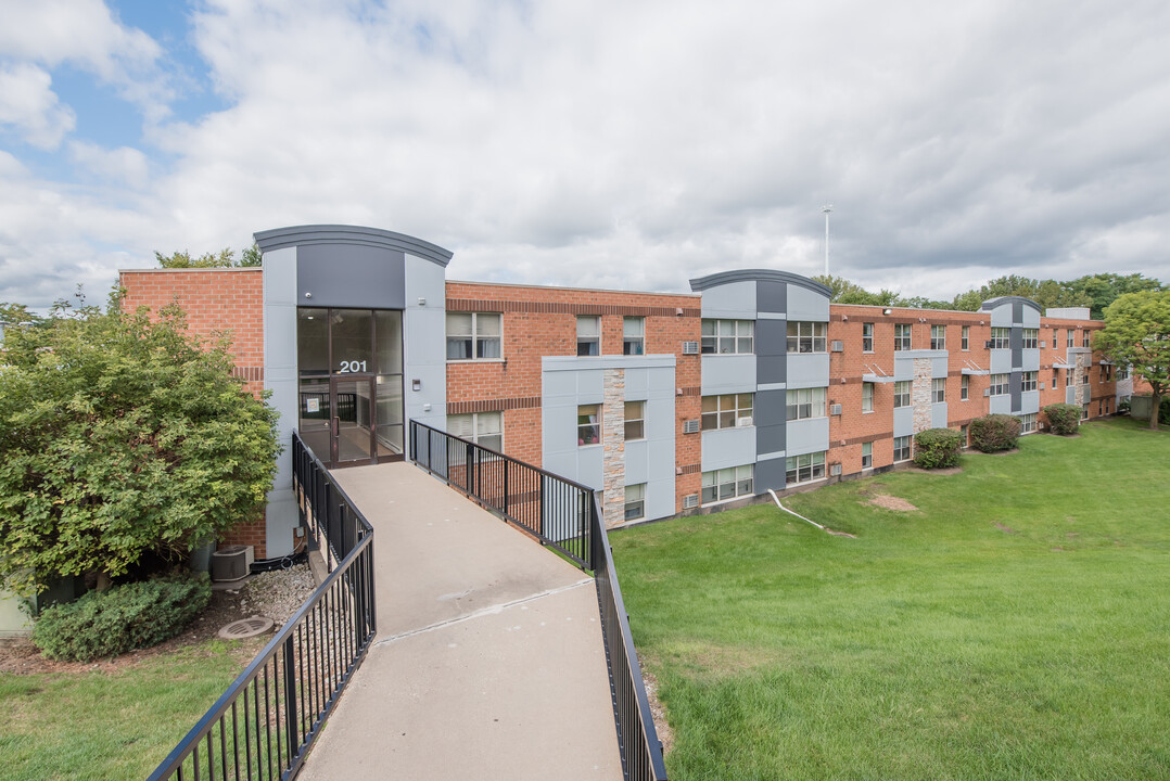 Liberty Lake in Lake Zurich, IL - Building Photo