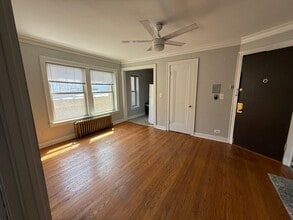 18 E Northwest Hwy in Arlington Heights, IL - Building Photo - Building Photo