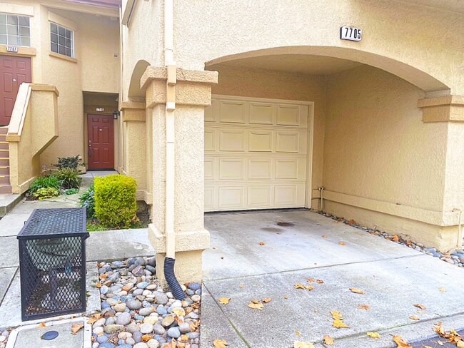7705 Chantilly Dr in Dublin, CA - Building Photo - Building Photo