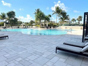 300 S Pointe Dr, Unit 1606 in Miami Beach, FL - Building Photo - Building Photo