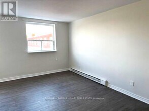 357 Wilson Rd S in Oshawa, ON - Building Photo - Building Photo