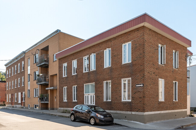 484 Saint-Sauveur Rue in Québec, QC - Building Photo - Building Photo