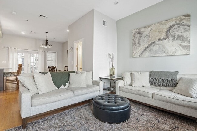 89 Old Harbor St, Unit 12 in Boston, MA - Building Photo - Building Photo