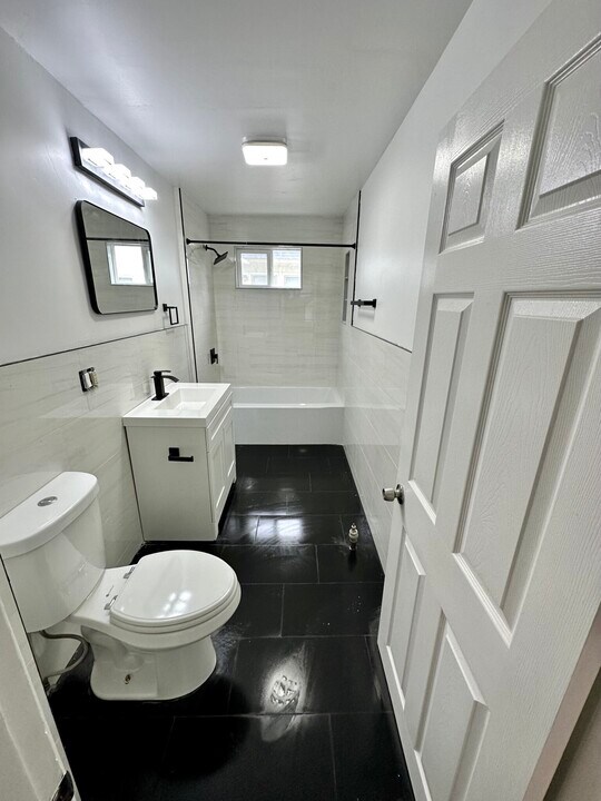 144 Perkins Ave, Unit 1 in Brockton, MA - Building Photo