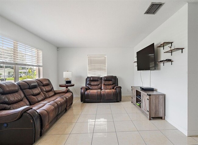 5542 19th Ave N in St. Petersburg, FL - Foto de edificio - Building Photo