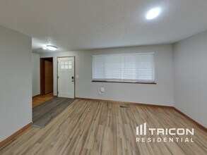 19317 Crescent Dr E in Spanaway, WA - Building Photo - Building Photo