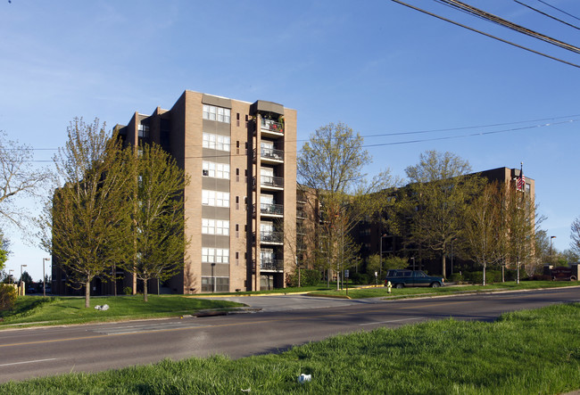 Fred W. Nimmer in Akron, OH - Foto de edificio - Building Photo