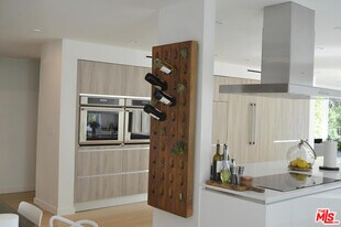 2248 Greenfield Ave in Los Angeles, CA - Building Photo