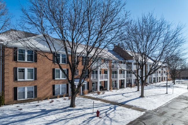 Three Fountains on the Lake in Rolling Meadows, IL - Building Photo - Building Photo