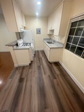 260 South Avenue 50, Unit 204 in Los Angeles, CA - Foto de edificio - Building Photo
