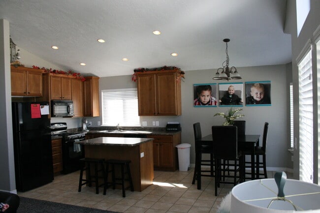 789 N Devonshire Dr in Saratoga Springs, UT - Building Photo - Building Photo