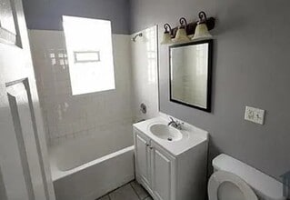 604 E Marquette Rd in Chicago, IL - Building Photo - Building Photo