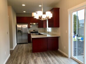 8986 SE Harney Ct in Portland, OR - Building Photo - Building Photo