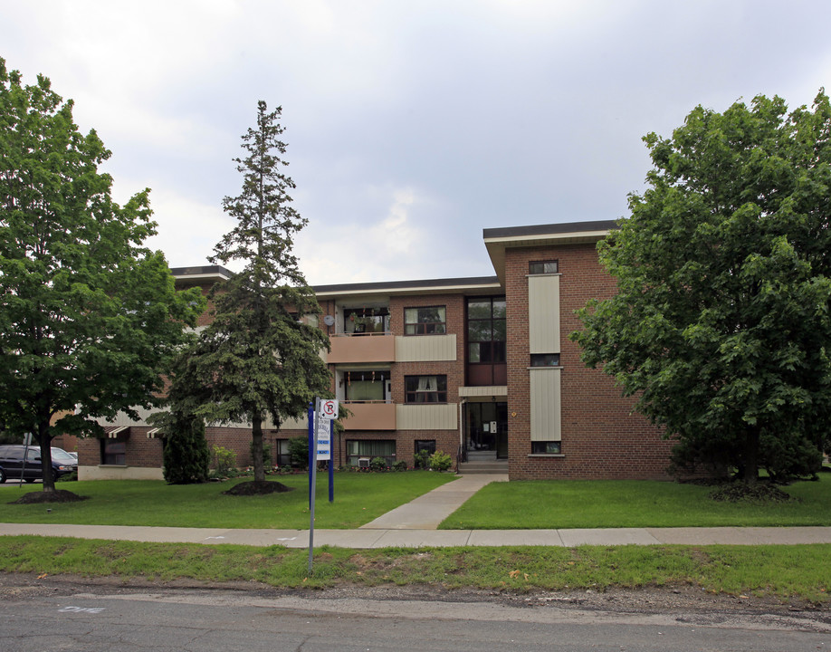 3 Torbolton Dr in Toronto, ON - Building Photo