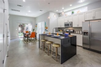 701 Zennia St in Austin, TX - Foto de edificio - Building Photo