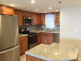 3001 W Rolling Hills Cir