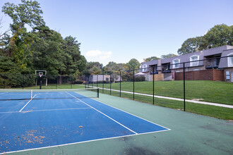 Les Jardin COOP in Coram, NY - Foto de edificio - Building Photo