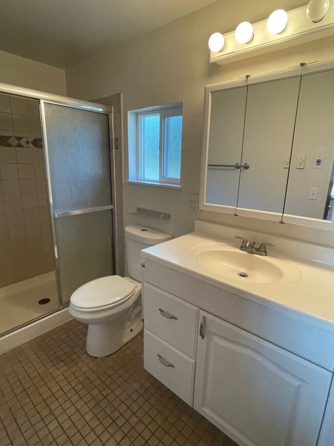 1332 Penn Cove Rd in Oak Harbor, WA - Building Photo - Building Photo