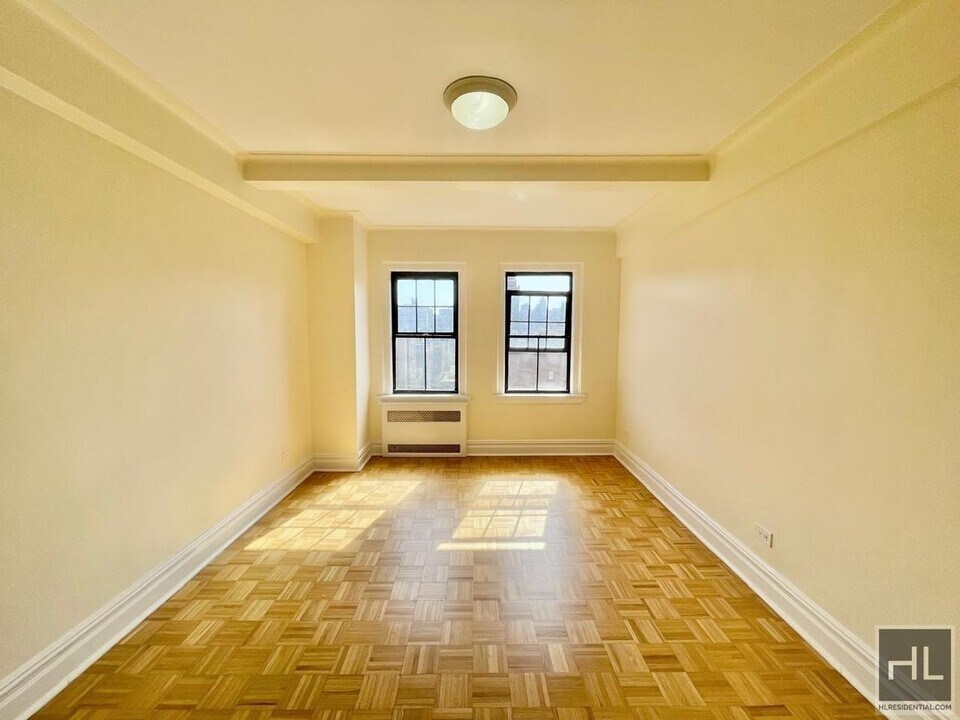 Christopher Street in New York, NY - Building Photo