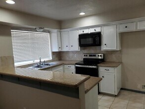 6831 Stoney River Dr in Spring, TX - Building Photo - Building Photo