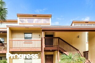 304 Lakeview Dr E in Royal Palm Beach, FL - Building Photo