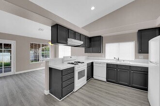 5028 St Annes Dr in Las Vegas, NV - Building Photo - Building Photo