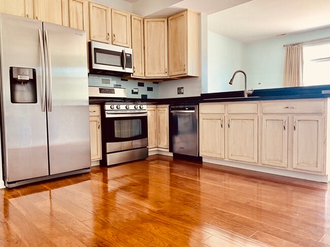 2243 Flagstone Ln in Carpentersville, IL - Building Photo - Building Photo