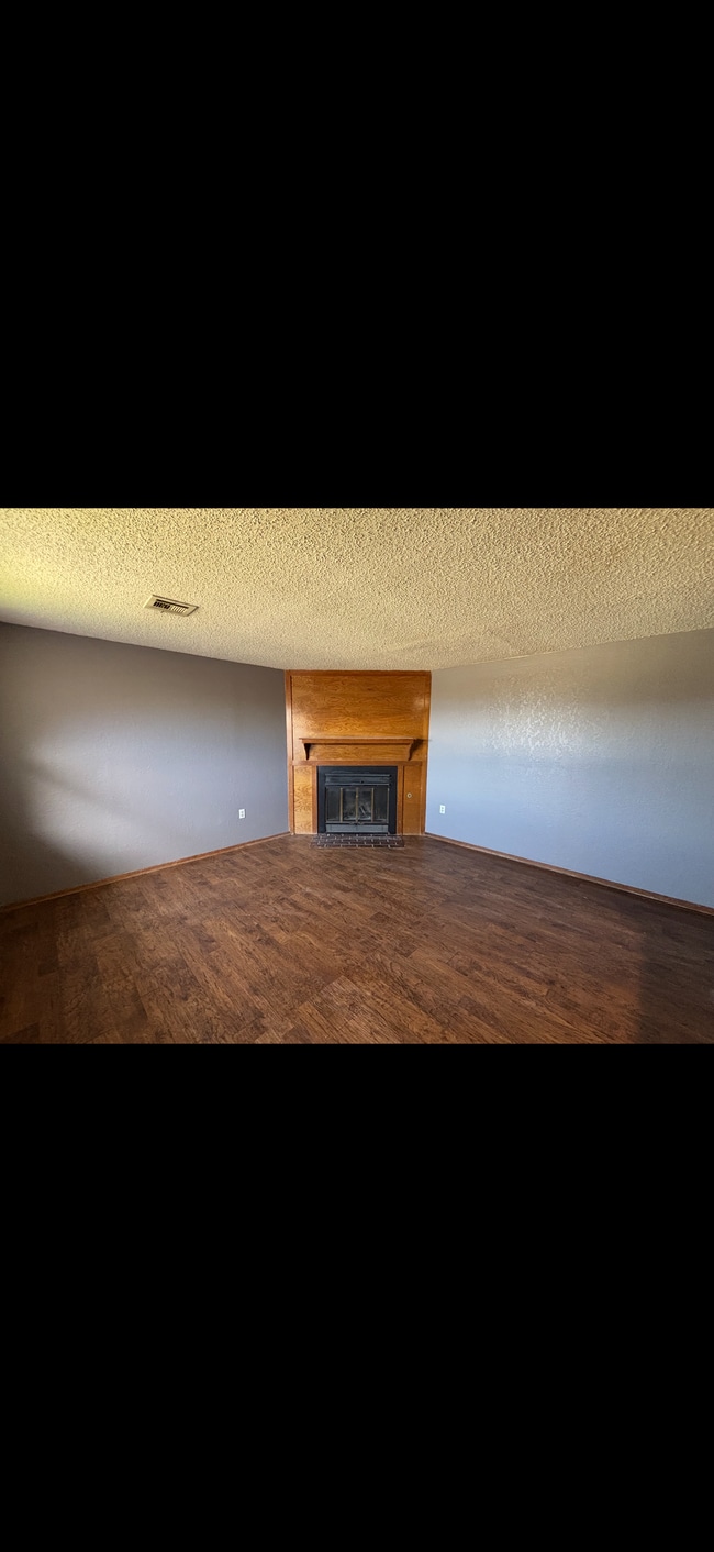 2508 NE Dearborn Ave in Lawton, OK - Foto de edificio - Building Photo