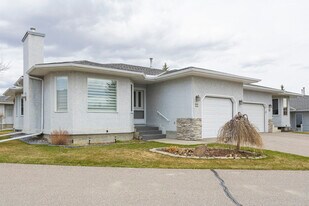 41 Riverview Dr in Cochrane, AB - Building Photo