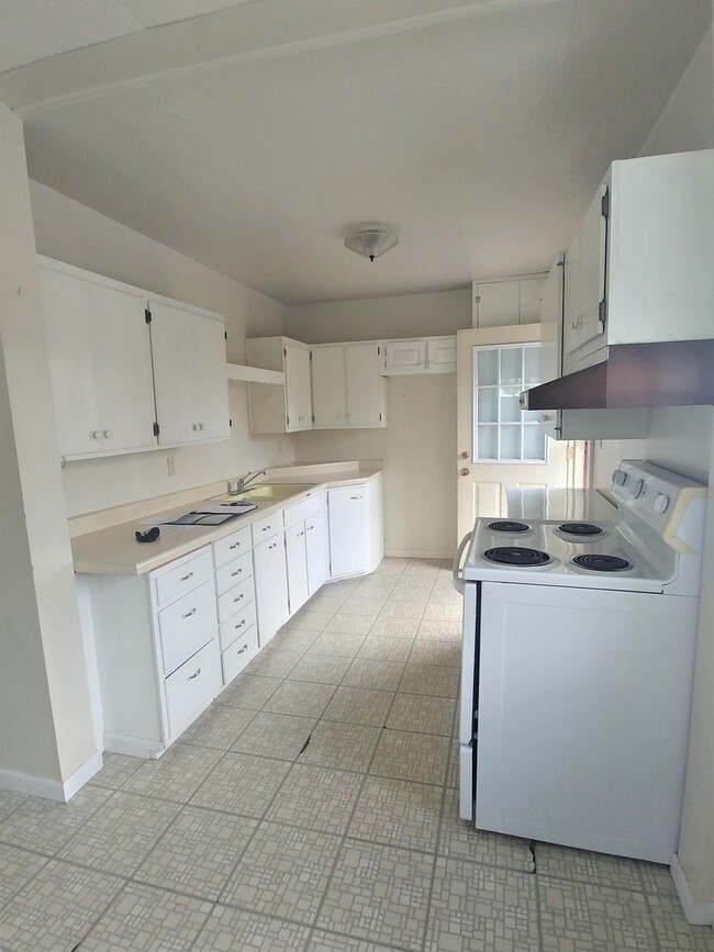 property at 242 W Lincoln Ave