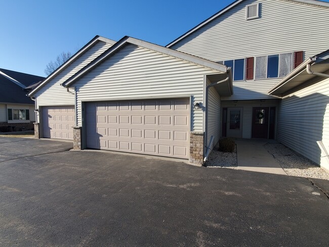 property at 956 Roseland Dr