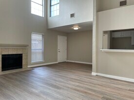 1261 W Hudgins St in Grapevine, TX - Building Photo