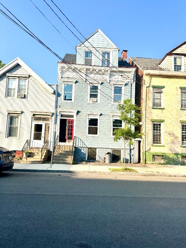 property at 5 West St