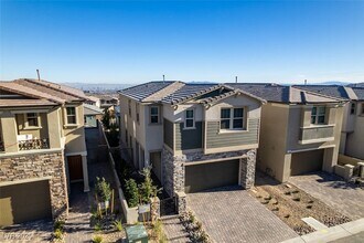 568 Clover Bar Ln in Las Vegas, NV - Building Photo - Building Photo