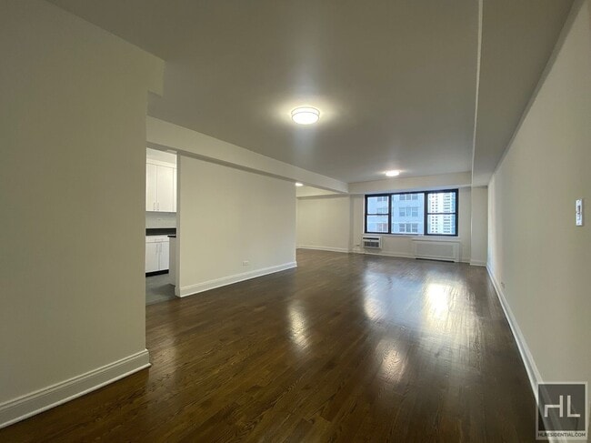 EAST 57 STREET in New York, NY - Foto de edificio - Building Photo