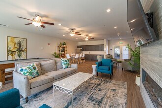 Masterpiece Parke in Bakersfield, CA - Building Photo - Interior Photo