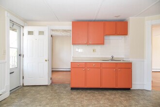 56 Drew St, Unit 2 in Burlington, VT - Foto de edificio - Building Photo