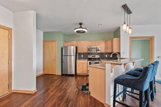 10900 W Bluemound Rd in Wauwatosa, WI - Building Photo - Building Photo