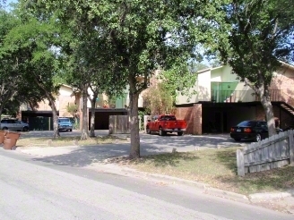 1016 Bois D'Arc in Lockhart, TX - Building Photo