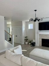 219 W Taylor Ct in Newberg, OR - Foto de edificio - Building Photo