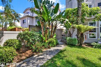 1419 Hornblend St in San Diego, CA - Building Photo - Building Photo