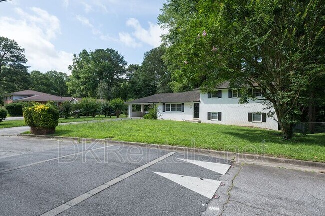 1025 Hilburn Dr SE in Atlanta, GA - Building Photo - Building Photo